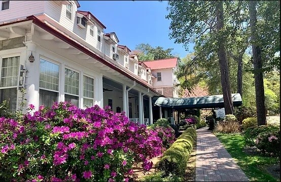 Pinecrest Inn